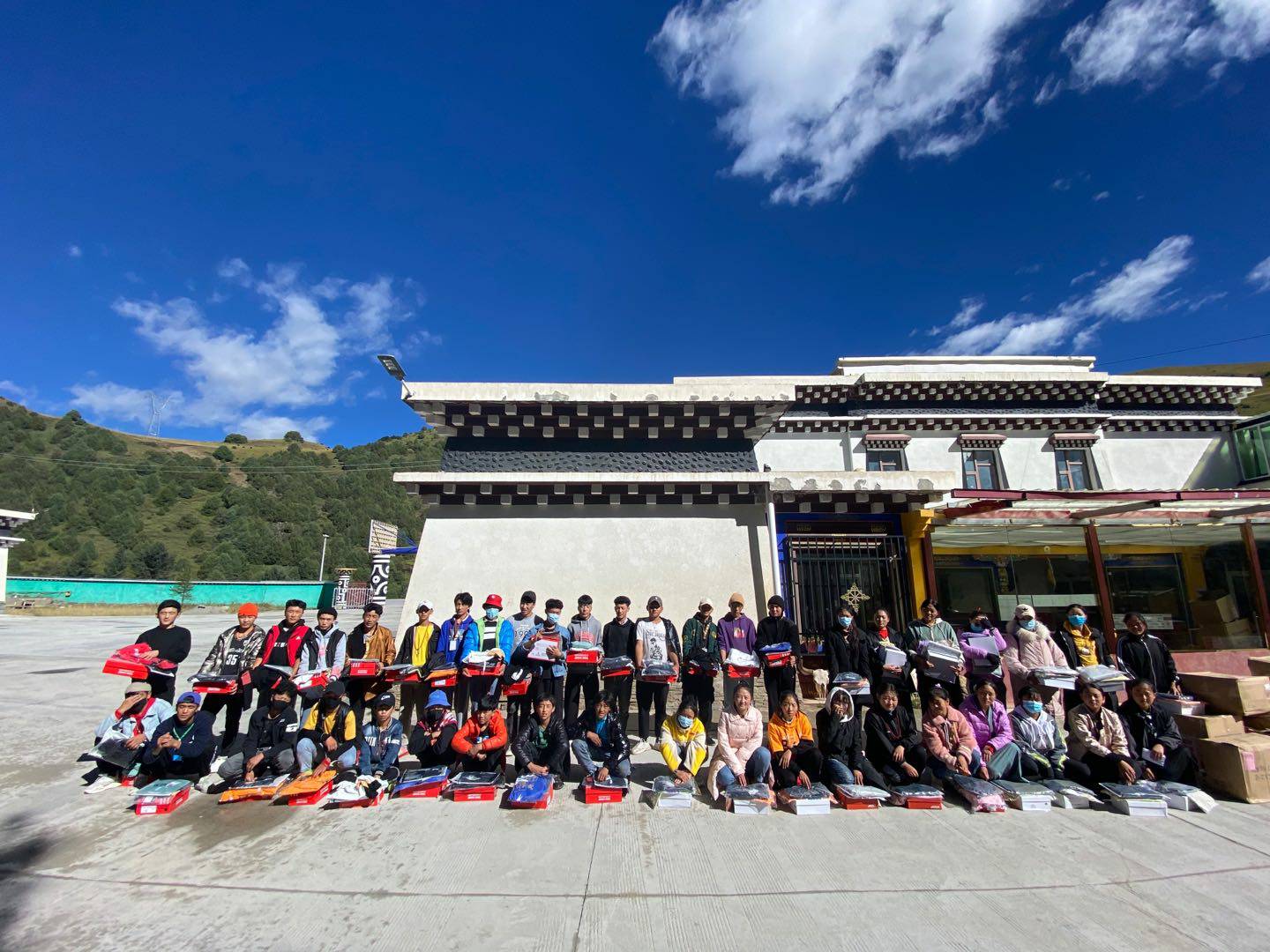 江南官方注册-江南(中国)公益回顾丨家国同欢月同圆 温暖满载甘孜州(图8)